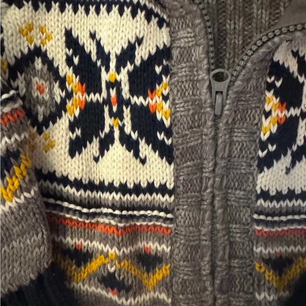 Old Navy. Size 3. Excellent Condition Gray Patterned Kids Sweater